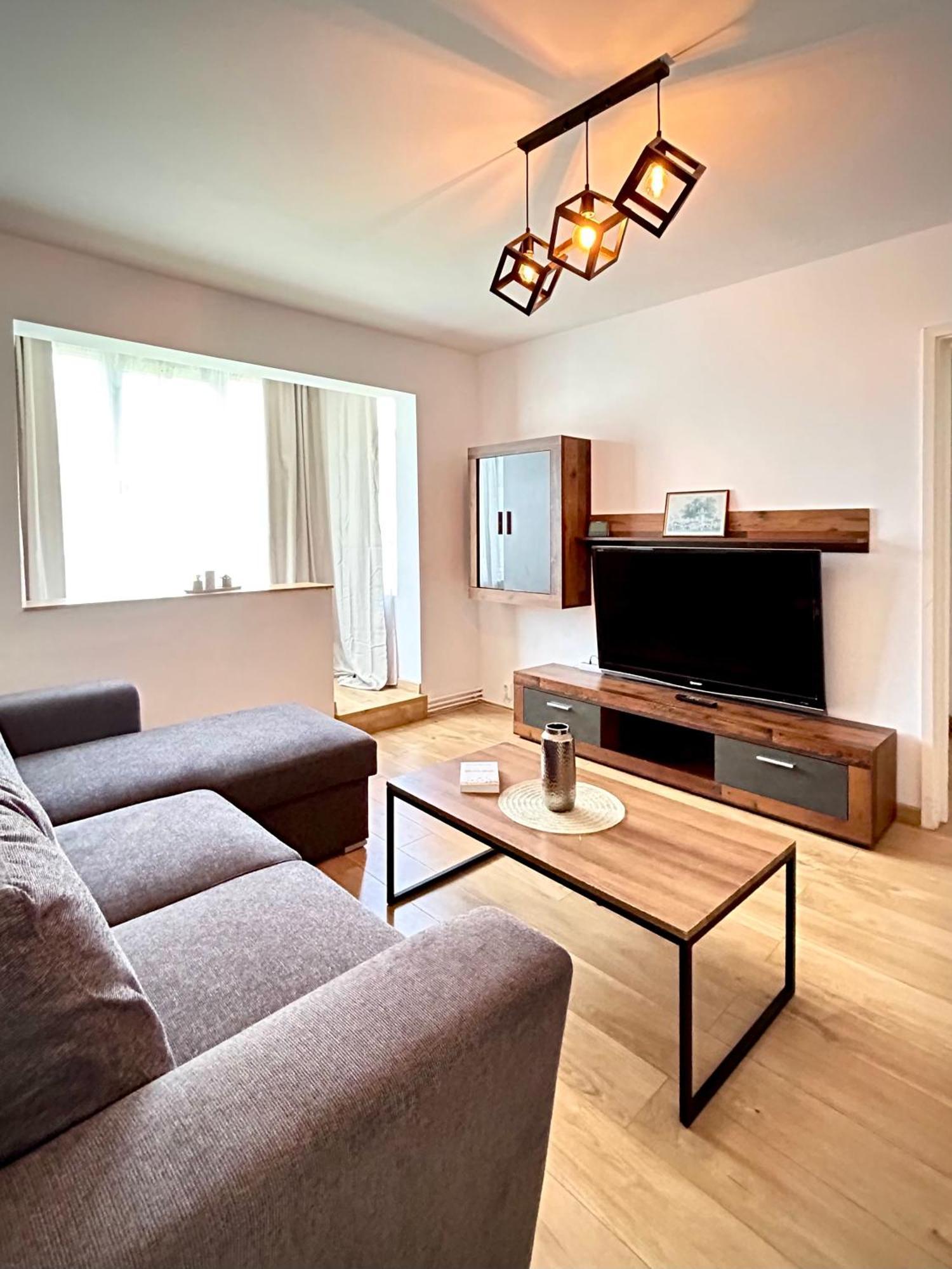 Chic Escape One - Free Parking Apartment Брашов Екстериор снимка